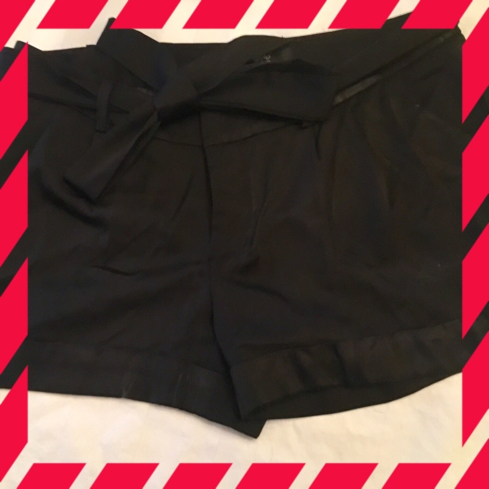 Black shorts - Picture 2 of 8